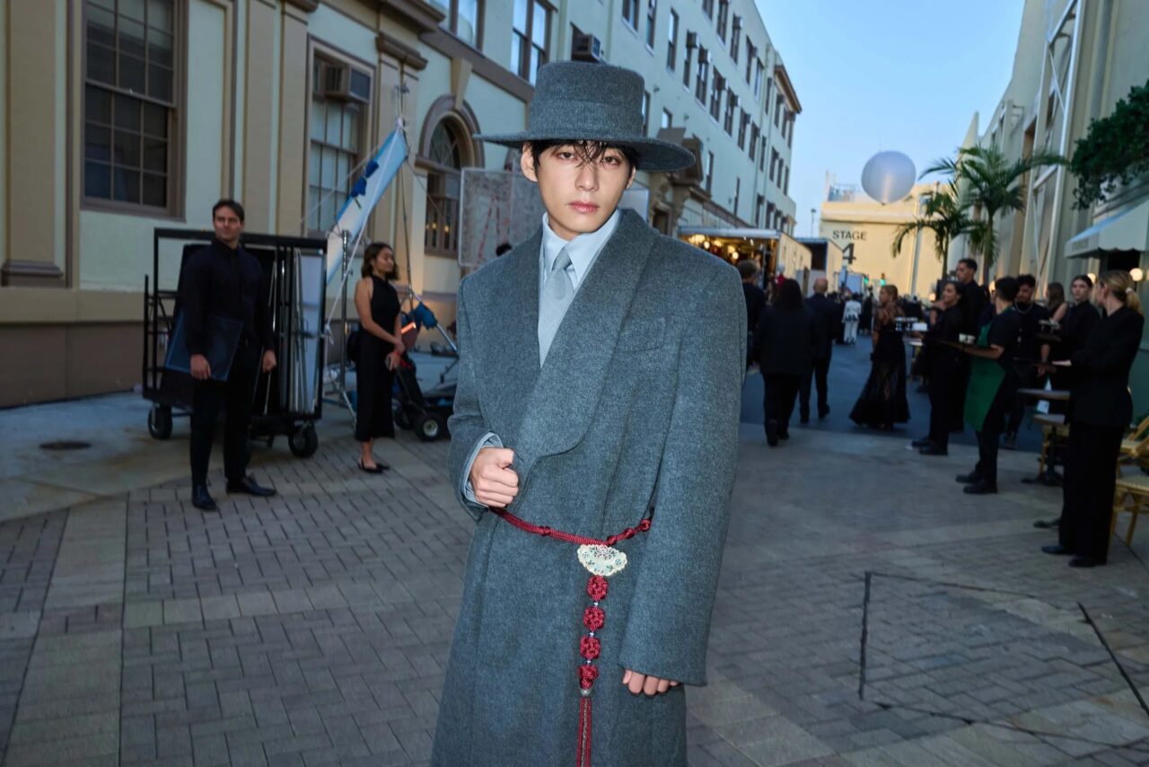 Lights, camera, fashion! BTS成員V盛裝出席Vogue World: Hollywood,展現紳士風範