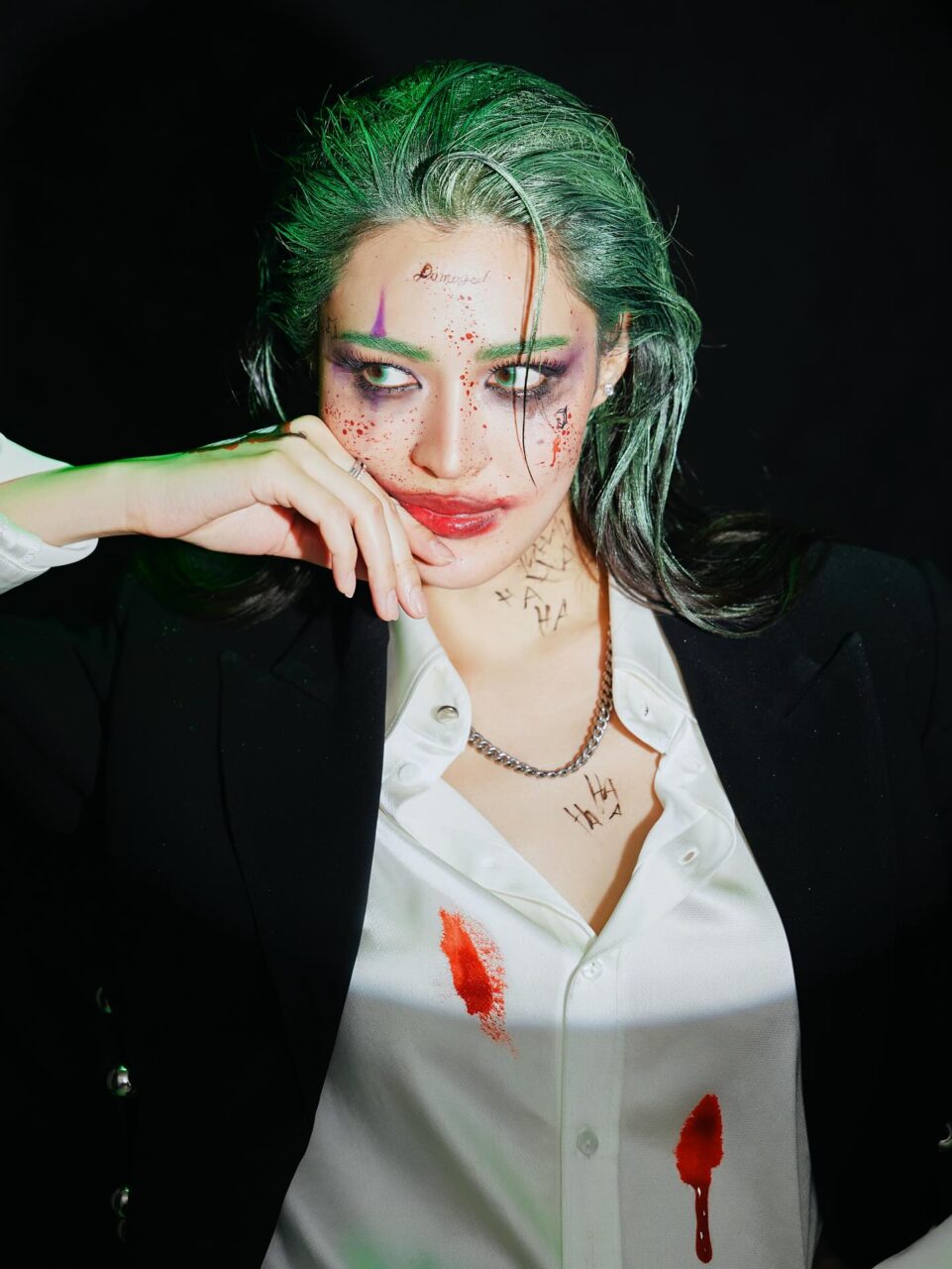 港泰混血演員鄺玲玲、Orm率先演繹創意萬聖節妝容：微煙燻眼妝血腥護士與型格小丑美容造型