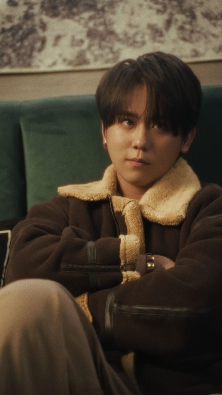 帶著第十九首個人單曲回歸的姜濤,身穿 MASTERMIND WORLD 再次登上 Vogue Hong Kong 十月數碼封面